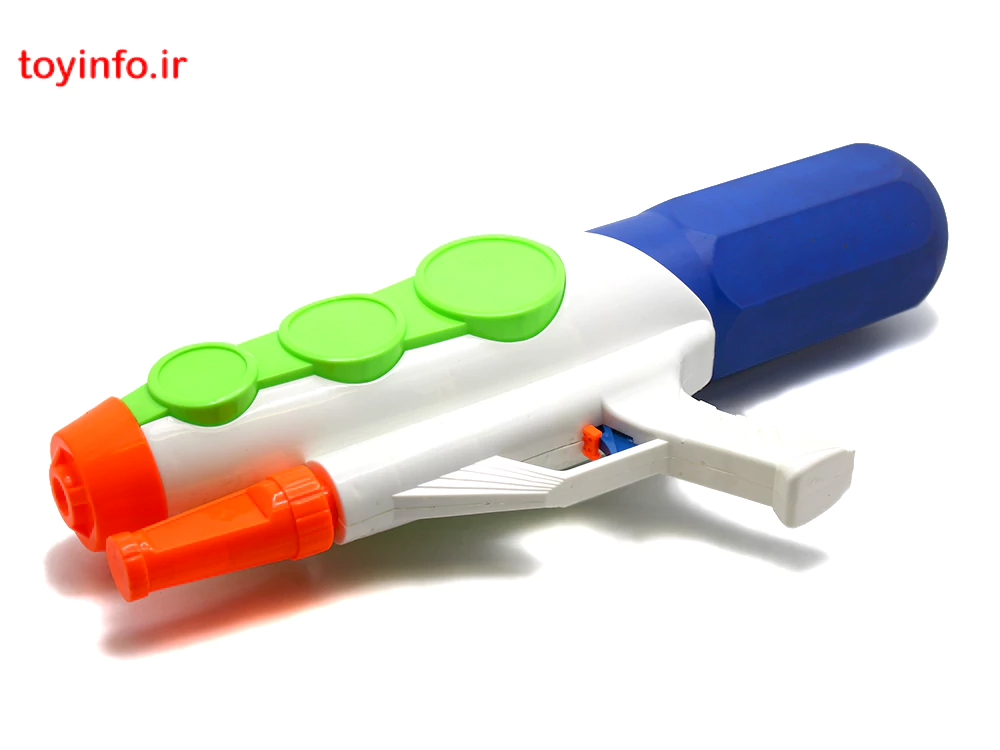 تفنگ آب پاش پمپی سفید با ابعاد بزرگ و قدرت شلیک مناسب آب،فروشگاه آنلاین بازار اسباب بازی